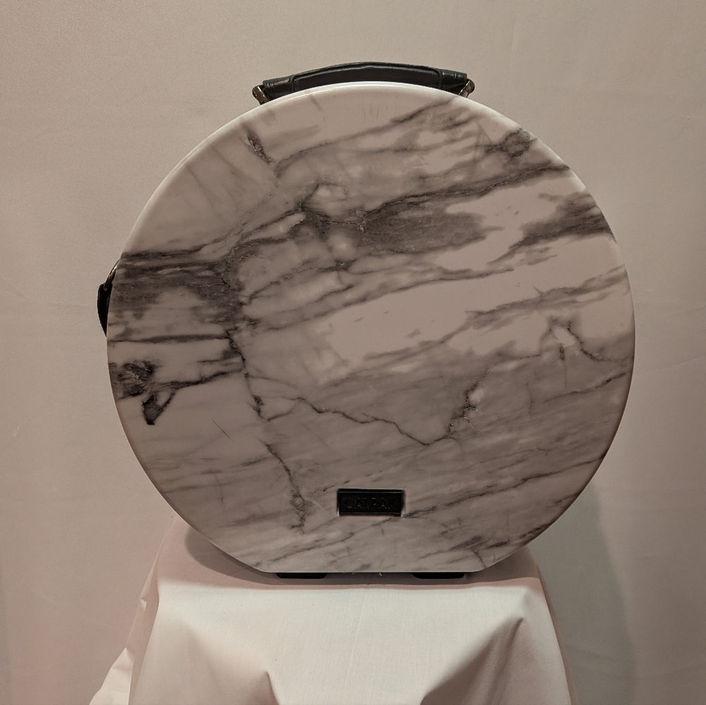 Marble Pattern Round Case - image 1